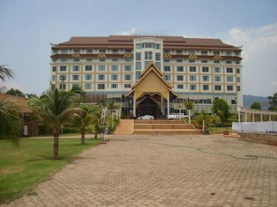 エラワンリバーサイドホテル　メコン河の畔に立つホテル　