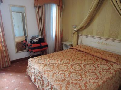 スーペリアルーム。部屋の広さは普通です。