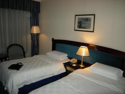 室内照明のスイッチ場所に苦労する。ベッドテーブルに照明スイッ