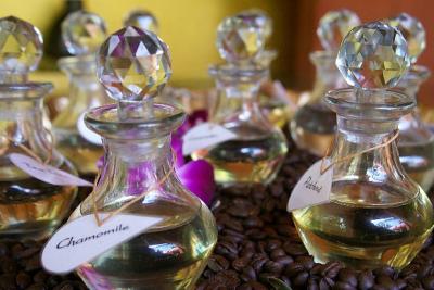 スパでは、その日の体調に合わせたオイルをすすめてくれます。