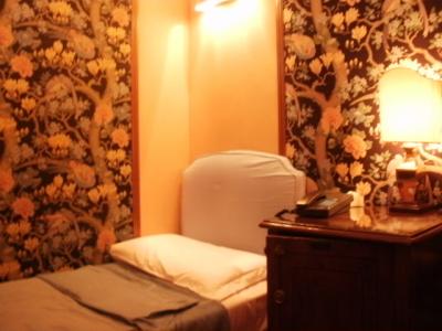 笑いが出るぐらい狭い部屋でしたが、それなりに快適でした。