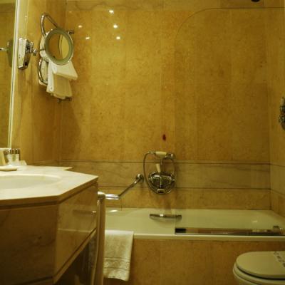 古い感じはするが清潔感あり。日本の古い格式あるホテルと同等。