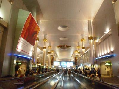 エミレーツ利用で4時間以上のトランジットの際には