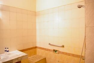 結構広い。換気扇を回すとカビ臭い為、入浴中オフにしてました