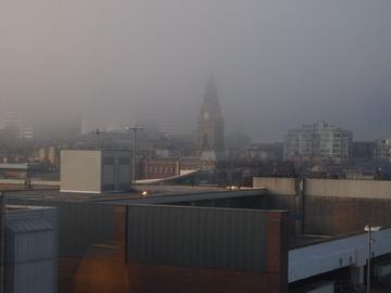眺望はまあまあ、霧のリバプール…