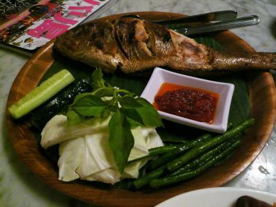 おいしいインドネシア料理を食べながら、バリ舞踊が楽しめる大人気のレストラン（＠スミニャック『マデス　ワルン?』）