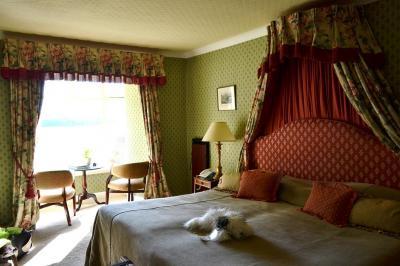 愛らしくゴージャスな内装の客室