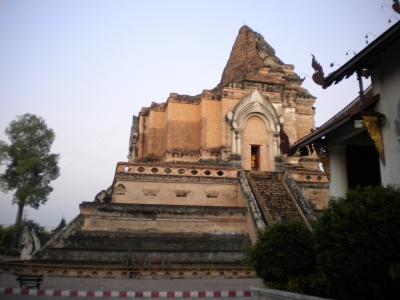 お寺なのに迫力があります。