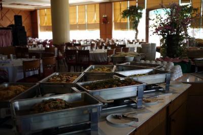 リバービュー プレイス ホテルの昼食はビュッフェスタイル 