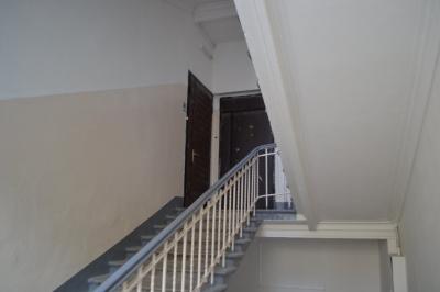 アパートの一室にあります