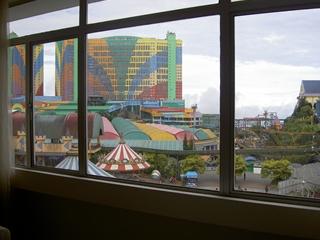 目の前が遊園地です、落ち着きません