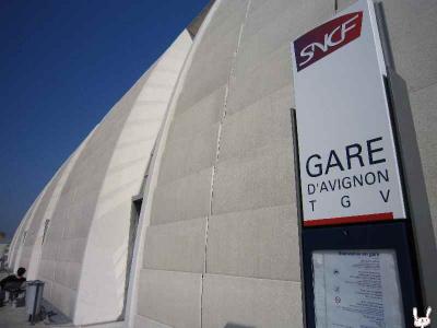 アヴィニョンTGV駅～城壁（Avignon　Poste）までシャトルバスが便利（時刻表）