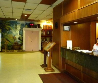 やや広い目のフロント。