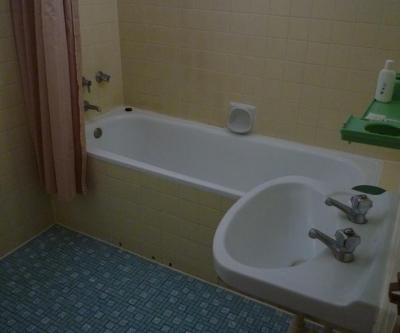 カランなど少し古いがトイレ、バス、洗面もまずまずきれい。