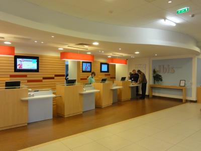 明るいフロントロビー