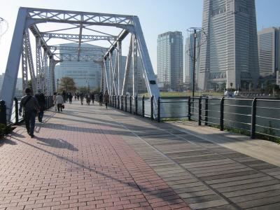 鉄道廃線跡を活用した散歩道です。