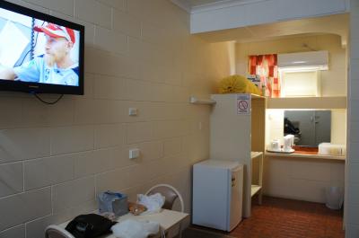 冷蔵庫，ミニキッチン等。コーヒー，紅茶，ミルクはあります。