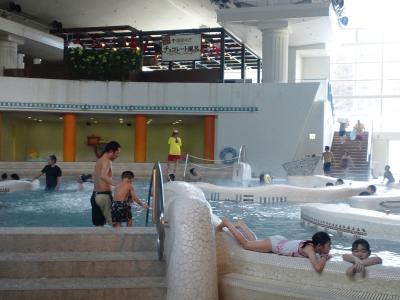 楽しいユネッサン　屋外の温泉も楽しい、でも冬はやっぱり寒い