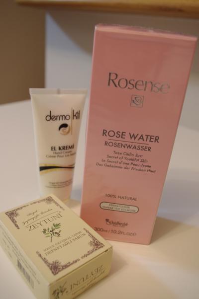 自然派コスメが低価格でたくさん並んでます