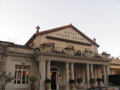 堂々たる外観。ホントにキミはホテルか。