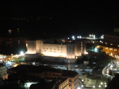 眼下に見える卵城（宿泊当日、打上げ花火上がってました）