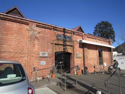 のこぎり屋根のベーカリーカフェ