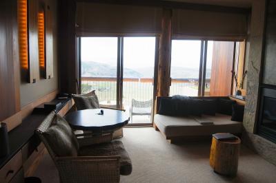 開放的な部屋。天井が高く、ふかふか絨毯。部屋の中は温かい。