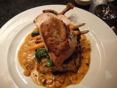 外出せず、そのままホテルのレストランで夕食をすませる。