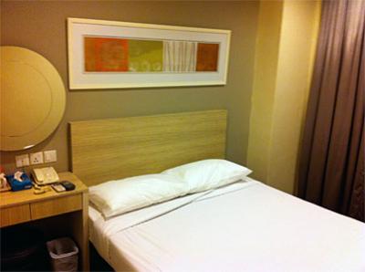 簡素な部屋ですが快適に過ごせます