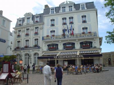 こちらレストラン部分。向って左手にホテルが接続しています。