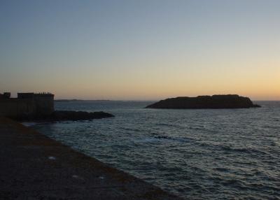 バルコンから望む、夕映えのグラン・ベ島。