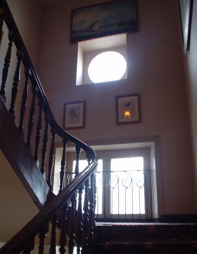 穏やかな空気を纏う階段辺り。