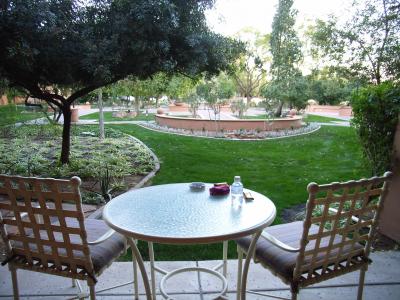 自宅の様に庭と連結するベランダ