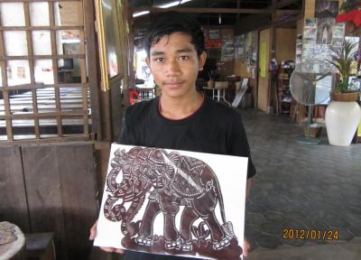 カンボジアの影絵　皮細工工芸品はいかが