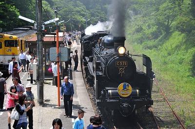 蒸気機関車が復活運転しています