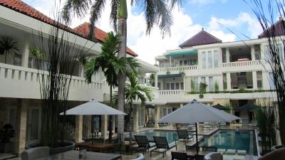 入って正面がｱﾊﾟｰﾄﾒﾝﾄﾙｰﾑで広々した感じですね