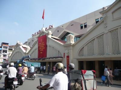 洋服からすっぽんまで、、、なんでもそろう市民の市場。