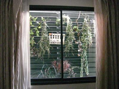 窓の外はパーテーションで飾ってあり、デメリットをカバー