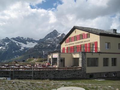 ホテル外観。標高は2,583mです！