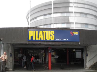 登山鉄道終点駅とホテル・ベルビュー