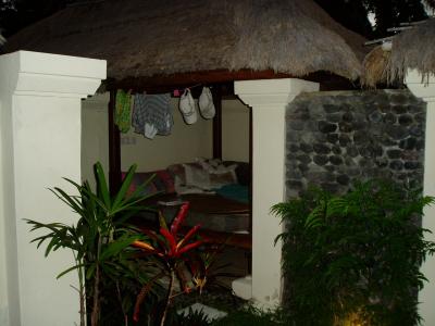 東屋です。ここにずーといます。