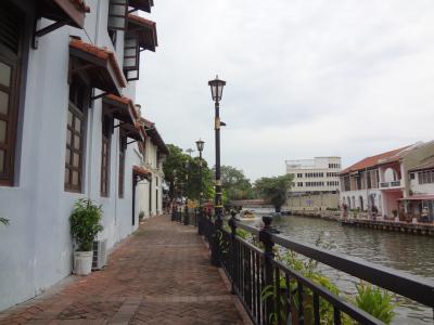 のんびり散歩には最高！リバークルーズも◎