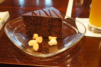 免税店の後はホテルでティータイム