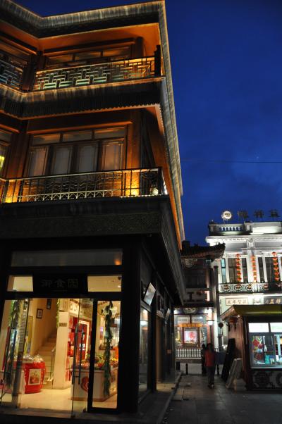 復元された街ですが、レトロな雰囲気がとっても素敵♪