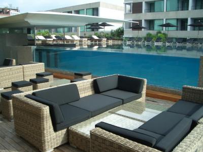 プールです、側面がアクリルになっているのが解りますか？