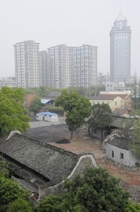 ２０１２年４月現在は、ホテル周辺の旧市街地が取り壊し中。