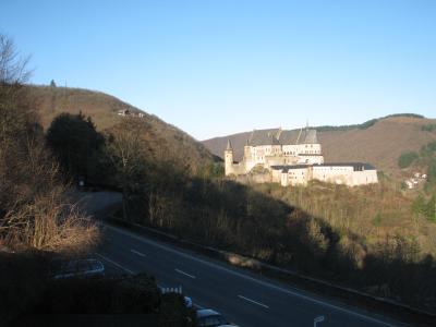 ホテルの部屋から。道路の手前は駐車場。