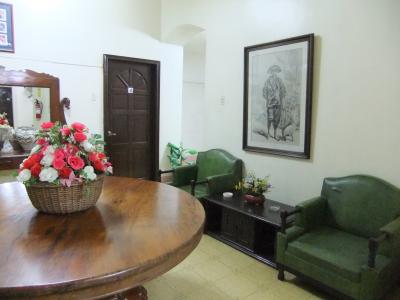 異なる志向のインテリアが妙に調和している空間があります