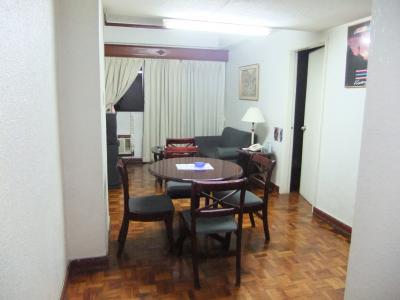 とても広い居間には、必要なものが全て揃っていました。