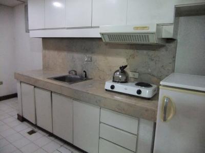 ダイニングの横には、本格的なキッチンが設置されています。